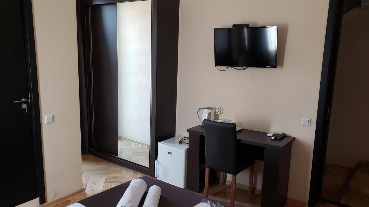 Family Guest House Тбилиси Экстерьер фото